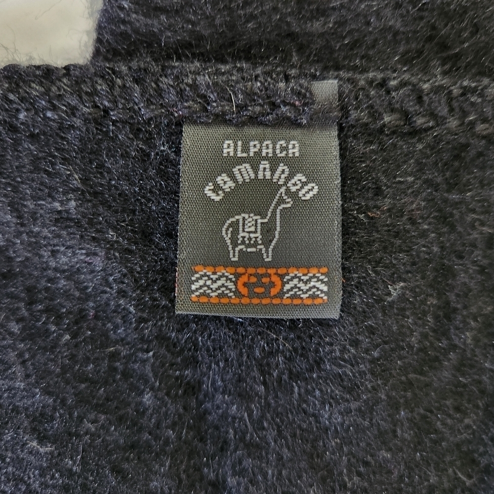 ALPACA CAMARGO alpaca wool fringed scarf in black made in Peru - Picture 6 of 9